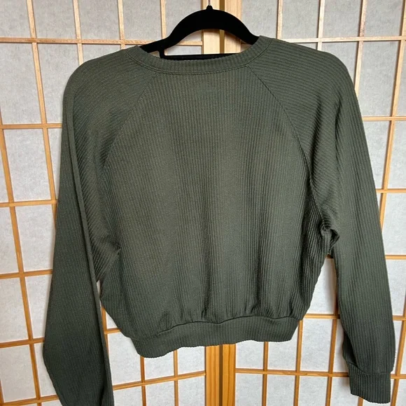Hollister Olive Green Ribbed Boyfriend Cropped Sweatshirt size Small - Picture 6 of 10